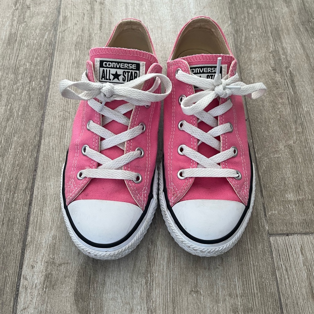 Girls pink converse sneakers. Size 3. Great condition